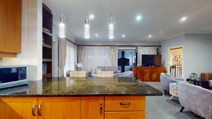 6 Bedroom Property for Sale in Country Club Western Cape